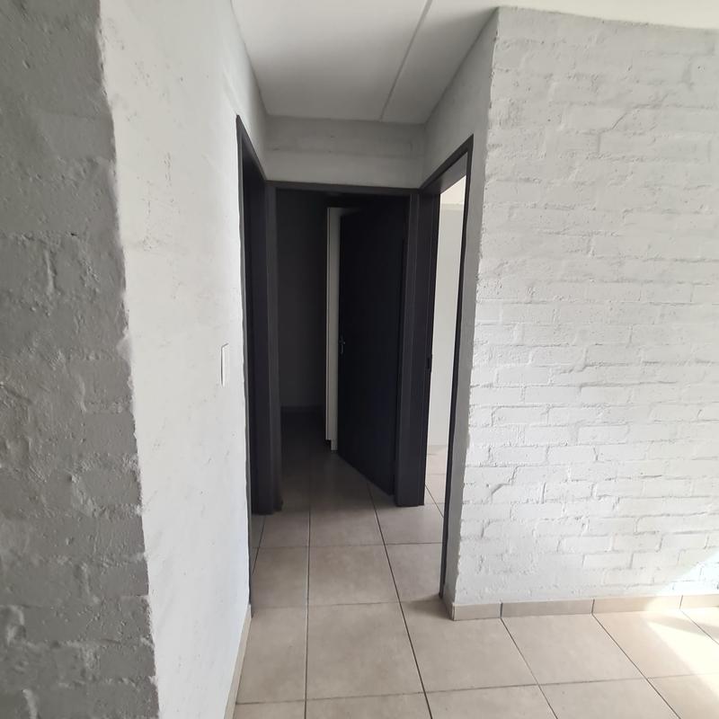2 Bedroom Property for Sale in Goodwood Central Western Cape